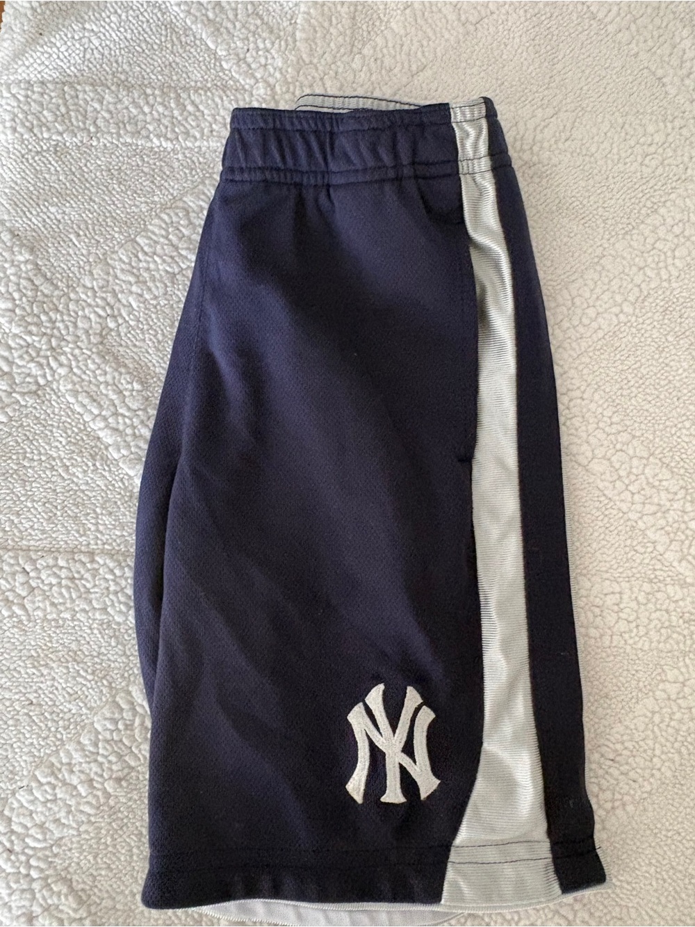 Yankee, Logo/ official licensed Navy & Gray shorts youth small.